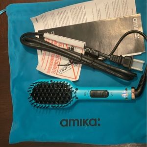 Amika mini straightening brush